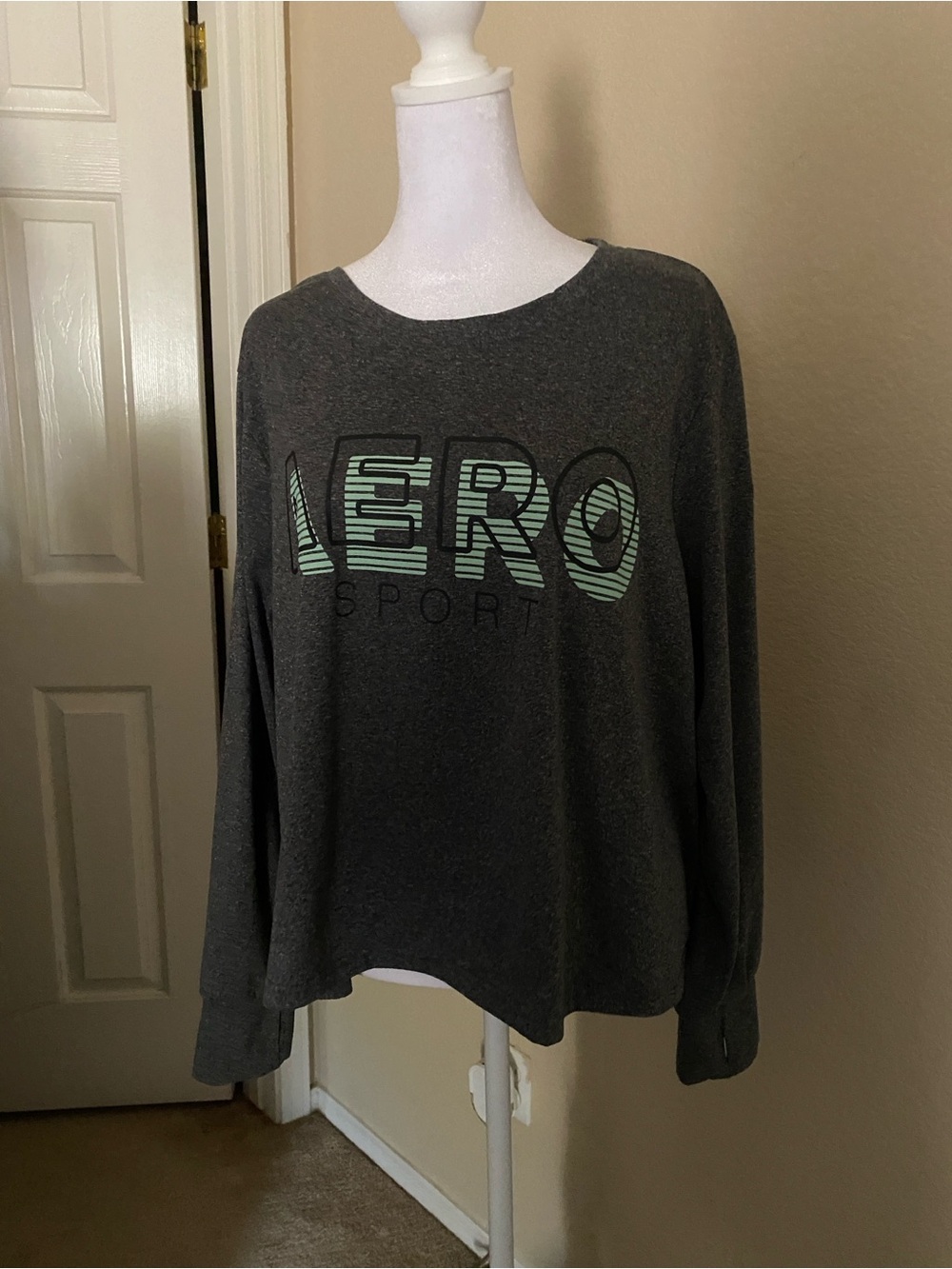Aeropostale Crewneck long sleeve Tshirt with Mint Logo